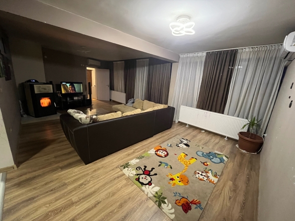 Тристаен апартамент в Кюстендил, Център - 126 кв.м за 874 €/кв.м - Снимка #1