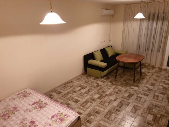 Дава се под наем Двустаен апартамент в Бургас, Меден рудник - зона А - 70 кв.м за 280.5 € - Снимка #1