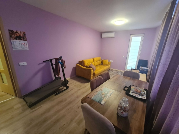 Дава се под наем Двустаен апартамент в Бургас, Славейков - 75 кв.м за 229.5 € - Снимка #1