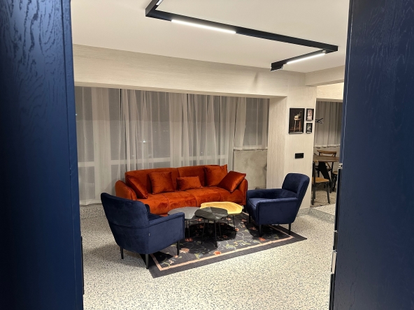 Дава се под наем Тристаен апартамент в Варна, Колхозен пазар - 80 кв.м за 650 € - Снимка #1