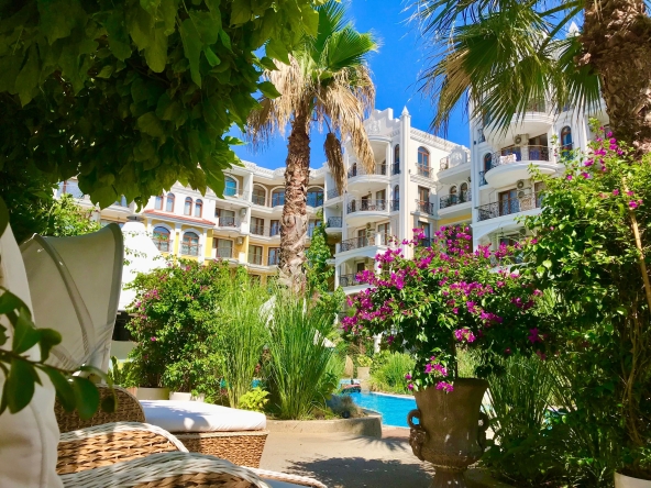 Четиристаен апартамент в к.к. Слънчев бряг - 121 кв.м за 1596 €/кв.м - Снимка #1