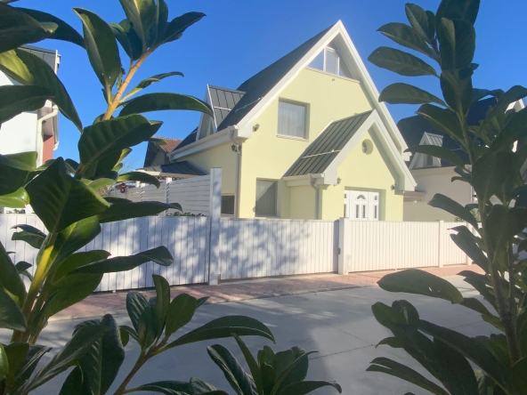 Къща в Добрич, в.з. Лозята - 140 кв.м за 2500 €/кв.м - Снимка #1