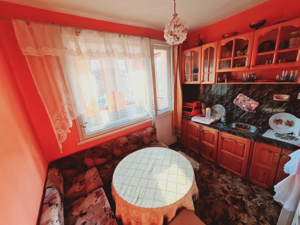 Дава се под наем Двустаен апартамент в Бургас, Възраждане - 80 кв.м за 178.5 € - Снимка #1