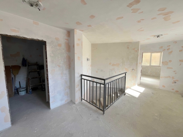 Тристаен апартамент в София, Овча купел - 130 кв.м за 1031 €/кв.м - Снимка #1