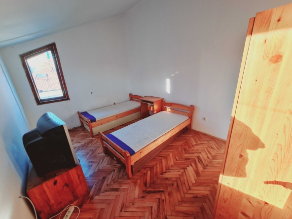 Дава се под наем Едностаен апартамент в Бургас, Център - 50 кв.м за 153 € - Снимка #1