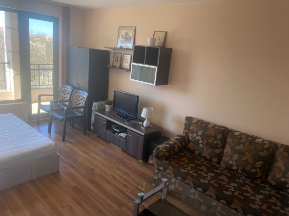 Дава се под наем Едностаен апартамент в Бургас, Лазур - 43 кв.м за 280.5 € - Снимка #1