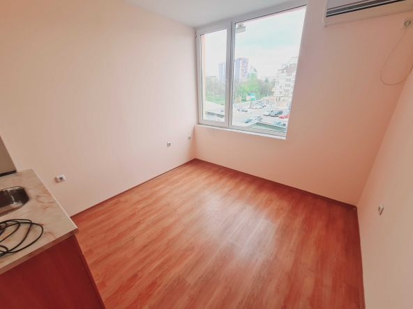 Дава се под наем Двустаен апартамент в Бургас, Славейков - 50 кв.м за 153 € - Снимка #1