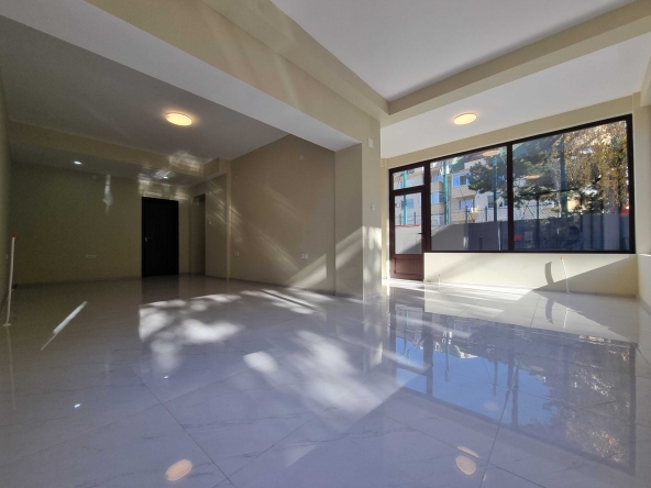 Дава се под наем Офис в Горна Оряховица - 226 кв.м за 178.5 € - Снимка #1