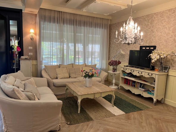 Мезонет в Варна, Център - 320 кв.м за 1688 €/кв.м - Снимка #1