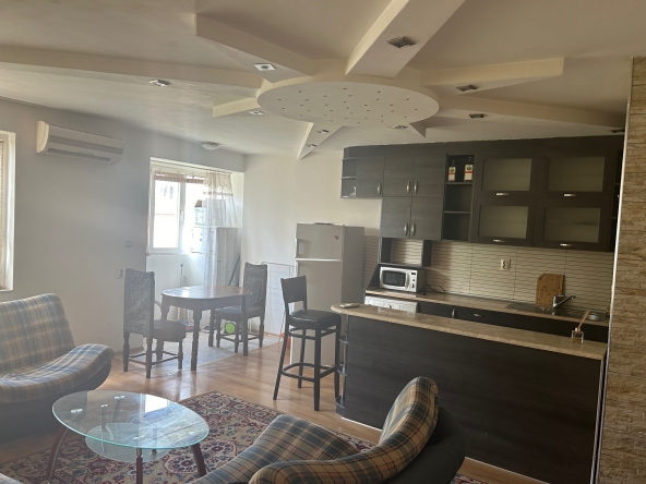 Дава се под наем Тристаен апартамент в Пловдив, Христо Смирненски - 100 кв.м за 510 € - Снимка #1