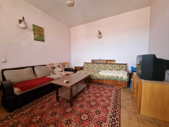 Дава се под наем Двустаен апартамент в Велико Търново, Център - 50 кв.м за 198.9 € - Снимка #1