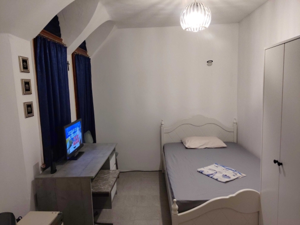 Дава се под наем Едностаен апартамент в Бургас, Център - 24 кв.м за 204 € - Снимка #1