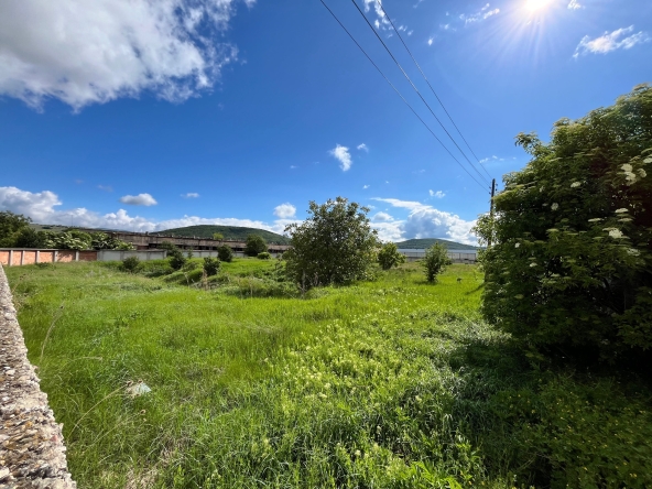 Парцел в с. Априлово, Област София-област - 8588 кв.м за 33 €/кв.м - Снимка #1