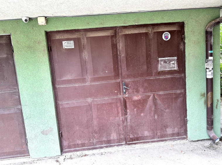 Дава се под наем Гараж / Паркомясто в Търговище, Вароша - 15 кв.м за 51 € - Снимка #1