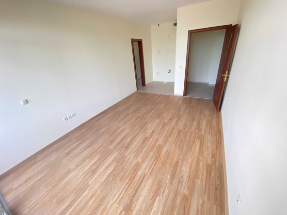 Тристаен апартамент в Поморие - 80 кв.м за 950 €/кв.м - Снимка #1