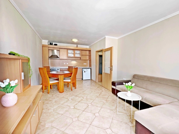 Двустаен апартамент в к.к. Слънчев бряг - 66 кв.м за 1000 €/кв.м - Снимка #1