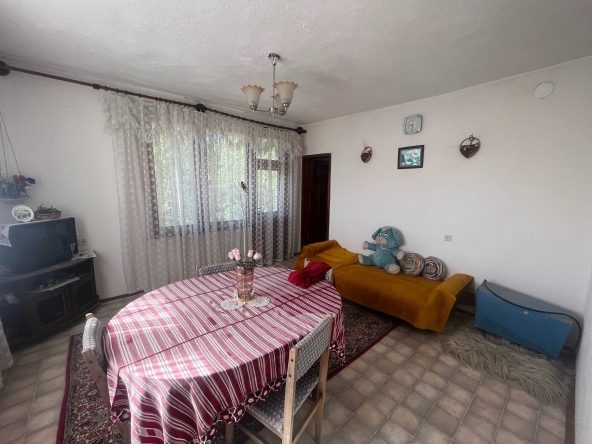 Къща в с. Забърдо, Област Смолян - 279 кв.м за 132 €/кв.м - Снимка #1