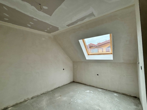 Мезонет в Асеновград - 170 кв.м за 818 €/кв.м - Снимка #1