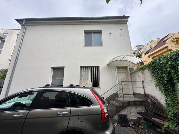 Дава се под наем Магазин в Пловдив, Център - 50 кв.м за 612 € - Снимка #1