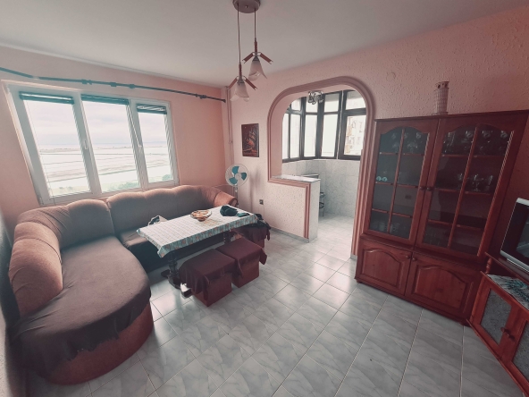 Дава се под наем Двустаен апартамент в Бургас, Зорница - 60 кв.м за 204 € - Снимка #1