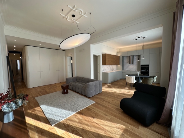 Тристаен апартамент в София, Център - 130 кв.м за 4308 €/кв.м - Снимка #1