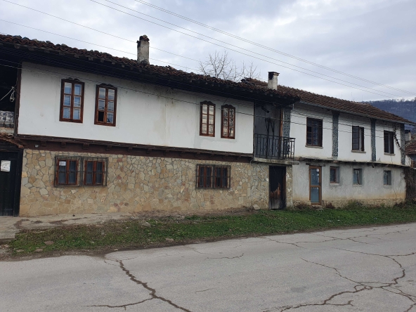 Къща в Златарица - 280 кв.м за 161 €/кв.м - Снимка #1