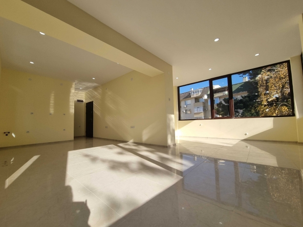 Дава се под наем Едностаен апартамент в Горна Оряховица - 50 кв.м за 306 € - Снимка #1