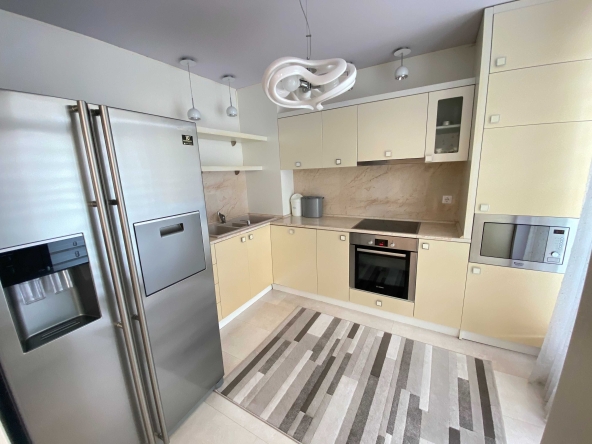 Дава се под наем Тристаен апартамент в Варна, Лятно кино Тракия - 80 кв.м за 918 € - Снимка #1