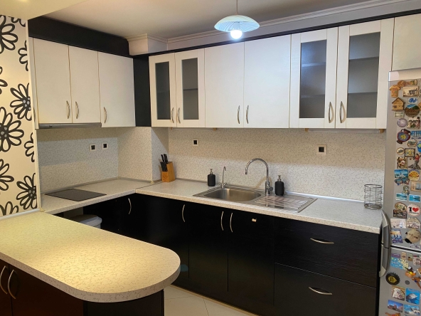 Дава се под наем Тристаен апартамент в Варна, Лятно кино Тракия - 80 кв.м за 510 € - Снимка #1