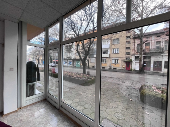 Дава се под наем Магазин в Севлиево - 20 кв.м за 193.8 € - Снимка #1