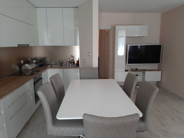 Дава се под наем Тристаен апартамент в София, Дианабад - 85 кв.м за 867 € - Снимка #1