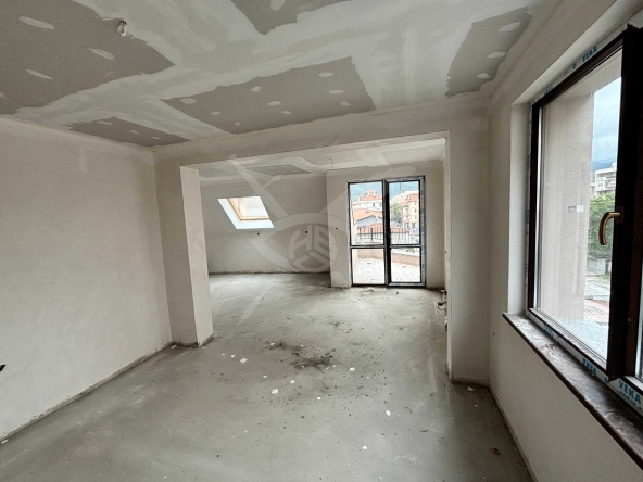 Мезонет в Асеновград - 170 кв.м за 818 €/кв.м - Снимка #1