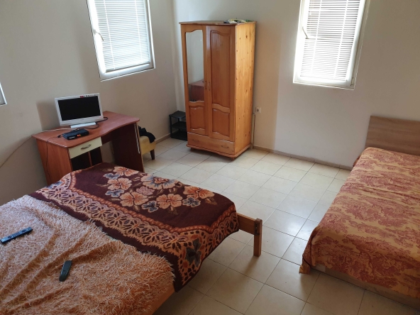 Дава се под наем Едностаен апартамент в Бургас, Меден рудник - зона А - 33 кв.м за 51 € - Снимка #1