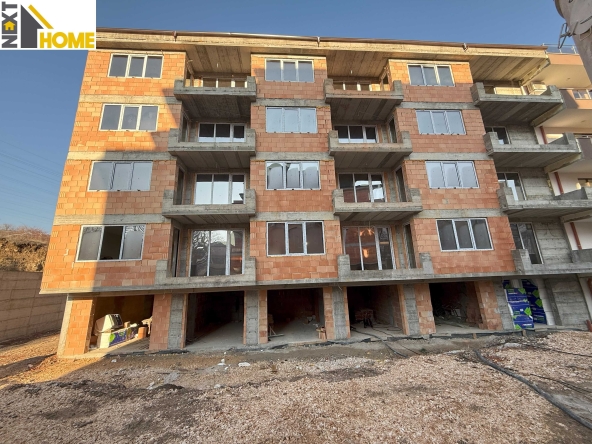 Тристаен апартамент в Асеновград - 105 кв.м за 848 €/кв.м - Снимка #1