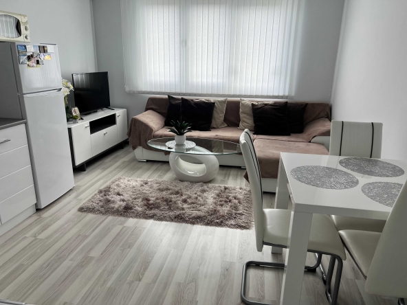 Дава се под наем Тристаен апартамент в Стара Загора, Център - 60 кв.м за 382.5 € - Снимка #1