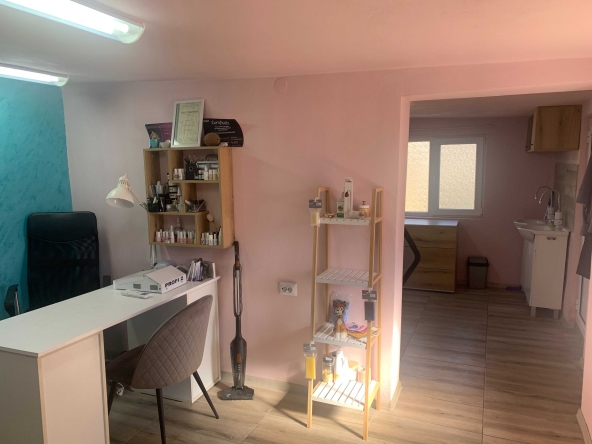 Дава се под наем Магазин в Карлово - 35 кв.м за 178.5 € - Снимка #1