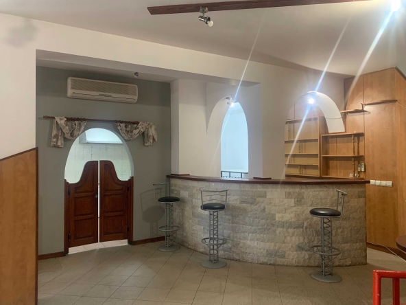 Дава се под наем Заведение в Карлово - 160 кв.м за 357 € - Снимка #1