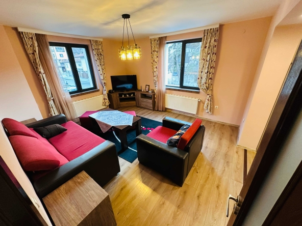 Дава се под наем Тристаен апартамент в Банско - 95 кв.м за 800 € - Снимка #1