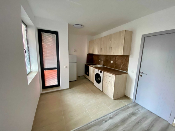 Двустаен апартамент в Варна, Лятно кино Тракия - 60 кв.м за 10 €/кв.м - Снимка #1