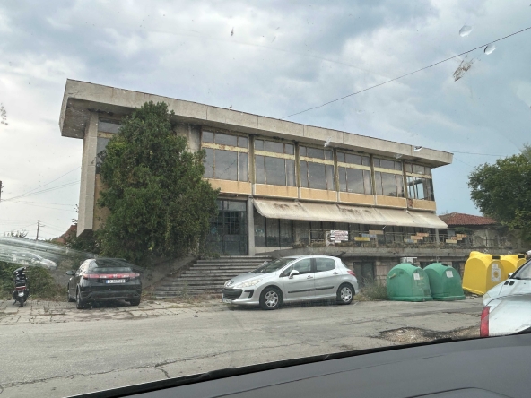 Промишлена сграда в с. Оброчище, Област Добрич - 1501 кв.м за 167 €/кв.м - Снимка #1