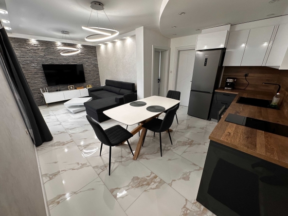 Тристаен апартамент в Пловдив, Кършияка - 91 кв.м за 2143 €/кв.м - Снимка #1