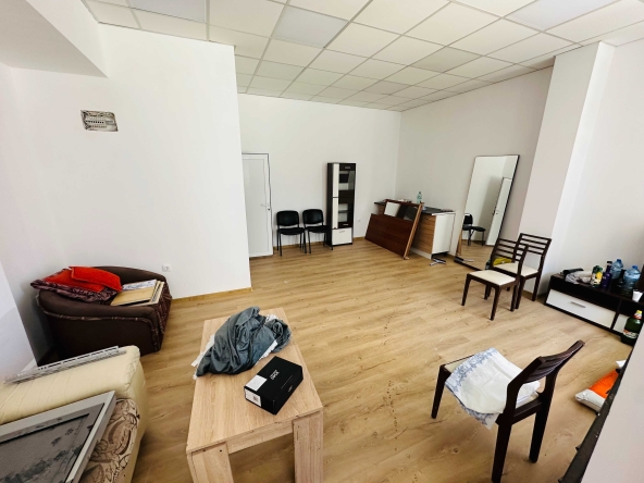 Магазин в Банско - 58 кв.м за 1189 €/кв.м - Снимка #1