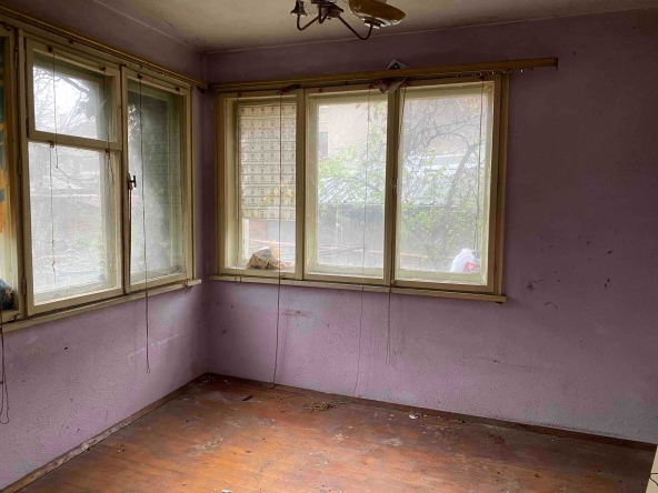 Етаж от къща в Карлово - 90 кв.м за 845 €/кв.м - Снимка #1