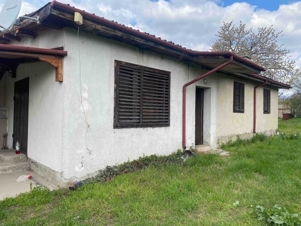 Къща в с. Певците, Област Пловдив - 100 кв.м за 306 €/кв.м - Снимка #1