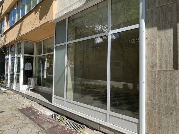 Дава се под наем Магазин в Севлиево - 27 кв.м за 193.8 € - Снимка #1