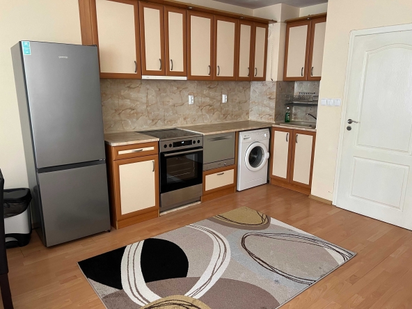 Дава се под наем Тристаен апартамент в Варна, Генералите - 100 кв.м за 612 € - Снимка #1