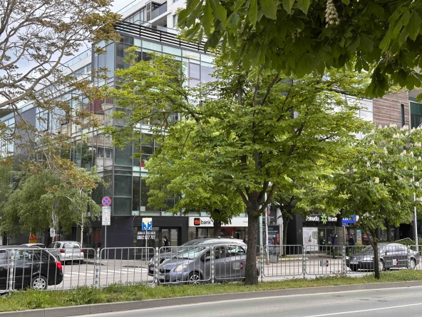 Дава се под наем Гараж / Паркомясто в Варна, Общината - 15 кв.м за 200 € - Снимка #1