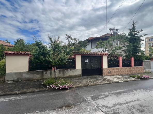 Етаж от къща в Хисаря - 106 кв.м за 1680 €/кв.м - Снимка #1