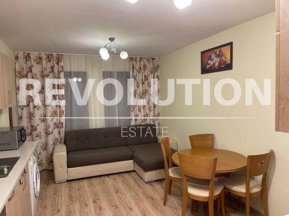 Дава се под наем Тристаен апартамент в Варна, Център - 70 кв.м за 1000 € - Снимка #1