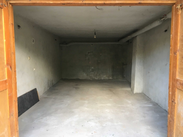 Дава се под наем Гараж / Паркомясто в Шумен, Военно училище - 22 кв.м за 71.4 € - Снимка #1